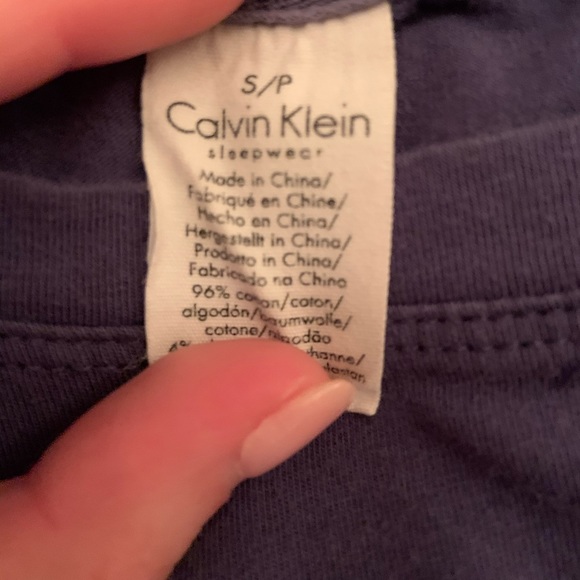 🔆Moving Sale 20% Off Calvin Klein Purple T Shirt - Picture 4 of 4